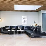 10 Person In Nyaraló